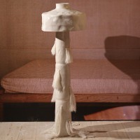 <a href="https://www.galeriegosserez.com/artistes/salomon-celine.html">Céline Salomon</a> - Manitari - Sculpture Lumineuse